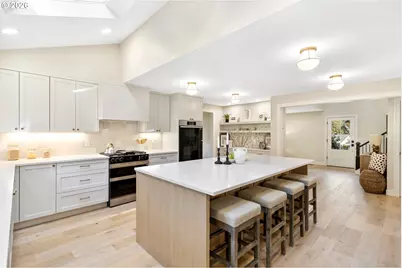 17706 Tree Top Way, Lake Oswego, OR 97034 - Photo 10