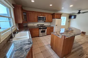 1352 SE Cobb St, Roseburg, OR 97470 - Photo 8