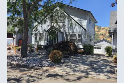 1352 SE Cobb St, Roseburg, OR 97470 - Photo 1