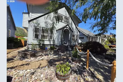 1352 SE Cobb St, Roseburg, OR 97470 - Photo 4
