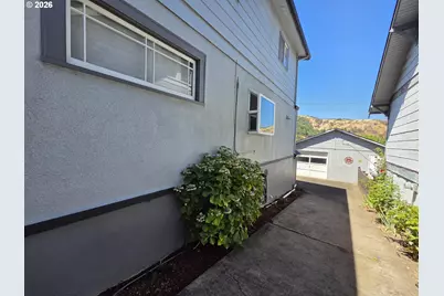 1352 SE Cobb St, Roseburg, OR 97470 - Photo 38