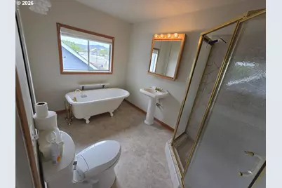 1352 SE Cobb St, Roseburg, OR 97470 - Photo 20