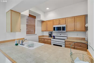 147 SE 9th Ave, Hillsboro, OR 97123 - Photo 10