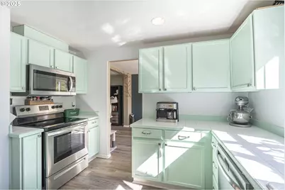 4852 Chameleon Ct NE, Salem, OR 97305 - Photo 10