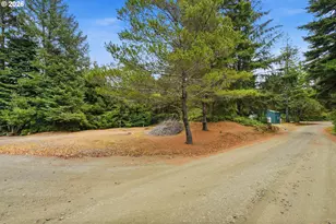 69247 Joshua Ln, North Bend, OR 97459 - Photo 46