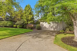 32455 SW Arbor Lake Dr, Wilsonville, OR 97070 - Photo 2