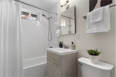 9009 N New York Ave, Portland, OR 97203 - Photo 16