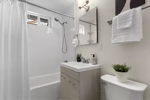 9009 N New York Ave, Portland, OR 97203 - Photo 16