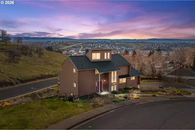 704 NW 3rd Dr, Pendleton, OR 97801 - Photo 1