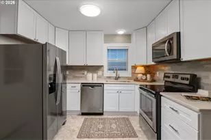 130 NE Morris St, Portland, OR 97212 - Photo 12