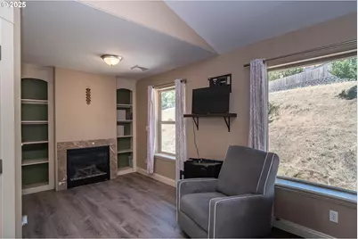 1592 NE Rocky Dr, Roseburg, OR 97470 - Photo 24