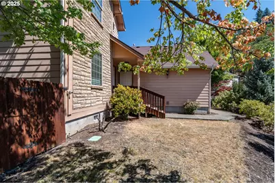 1592 NE Rocky Dr, Roseburg, OR 97470 - Photo 32