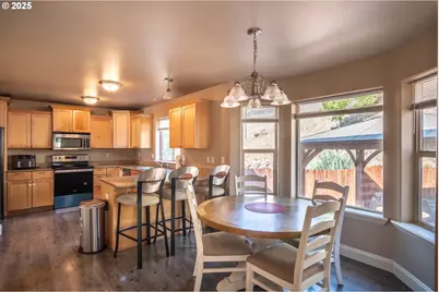 1592 NE Rocky Dr, Roseburg, OR 97470 - Photo 4