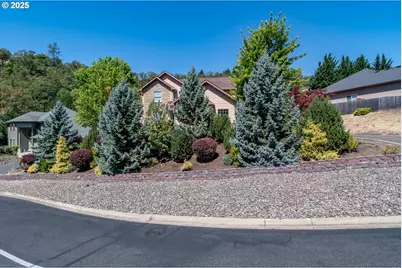 1592 NE Rocky Dr, Roseburg, OR 97470 - Photo 38