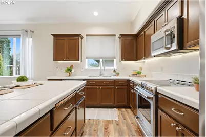 288 SE 37th Ave, Hillsboro, OR 97123 - Photo 6