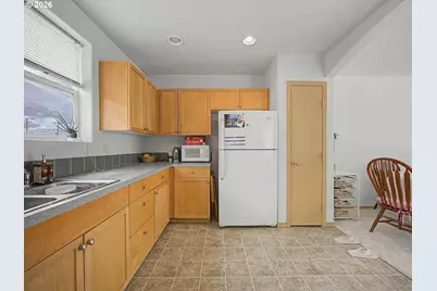 3233 SE 122 #D, Portland, OR 97236 - Photo 6