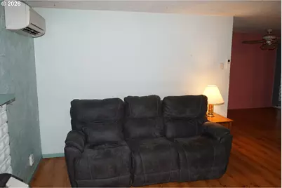 802 54th Pl, Springfield, OR 97478 - Photo 4