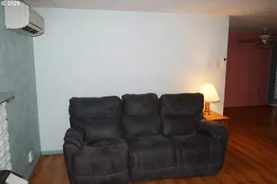 802 54th Pl, Springfield, OR 97478 - Photo 4