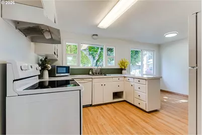 280 Regal Ct, Eugene, OR 97401 - Photo 14