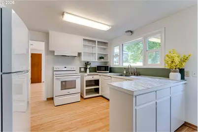 280 Regal Ct, Eugene, OR 97401 - Photo 18
