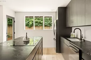 6832 SW Raleighwood Way, Portland, OR 97225 - Photo 16