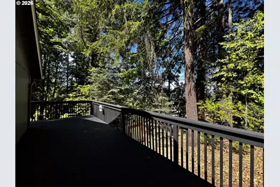867 S 71st St, Springfield, OR 97478 - Photo 14