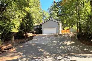 867 S 71st St, Springfield, OR 97478 - Photo 2