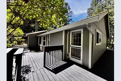 867 S 71st St, Springfield, OR 97478 - Photo 6