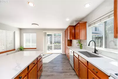 9132 SE Clinton St, Portland, OR 97266 - Photo 10