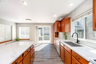 9132 SE Clinton St, Portland, OR 97266 - Photo 10