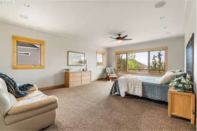 10715 Rockside Ct, Redmond, OR 97756 - Photo 24