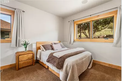 10715 Rockside Ct, Redmond, OR 97756 - Photo 30