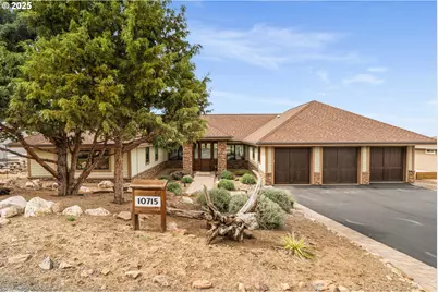 10715 Rockside Ct, Redmond, OR 97756 - Photo 2