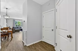 7937 SW Carol Ann Ct, Portland, OR 97224 - Photo 6