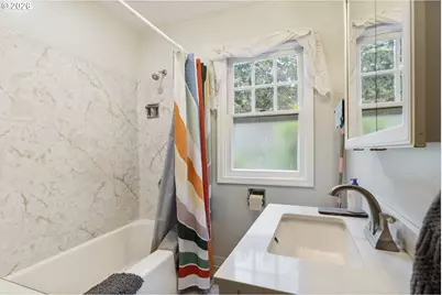 706 SE 135th Ave, Portland, OR 97233 - Photo 14