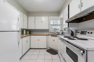 706 SE 135th Ave, Portland, OR 97233 - Photo 8