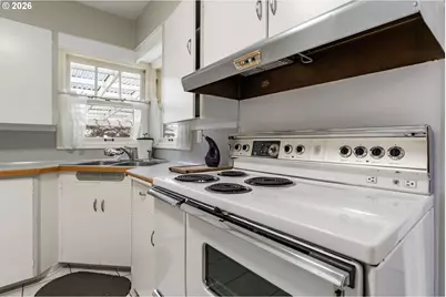 706 SE 135th Ave, Portland, OR 97233 - Photo 8