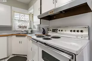 706 SE 135th Ave, Portland, OR 97233 - Photo 8