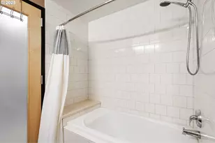 333 NW 9th Ave, Portland, OR 97209 - Photo 24