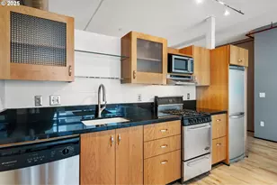 333 NW 9th Ave, Portland, OR 97209 - Photo 14