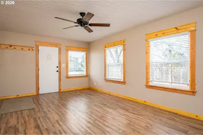 1520 N Maple St, Canby, OR 97013 - Photo 4