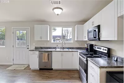 1321 Sunset Ln, Sutherlin, OR 97479 - Photo 14