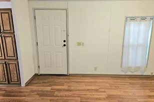 612 N Cascade Dr, Woodburn, OR 97071 - Photo 2