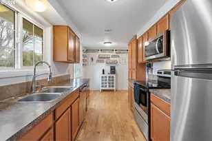 17670 SE Emerald Dr, Milwaukie, OR 97267 - Photo 16