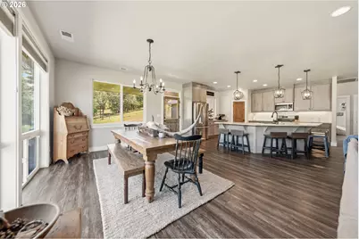 200 Hatfield Dr, Roseburg, OR 97470 - Photo 8