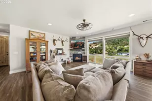 200 Hatfield Dr, Roseburg, OR 97470 - Photo 4