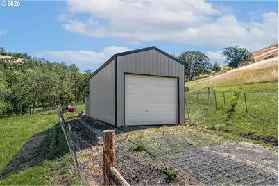 200 Hatfield Dr, Roseburg, OR 97470 - Photo 32