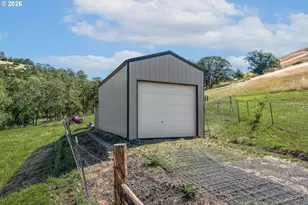 200 Hatfield Dr, Roseburg, OR 97470 - Photo 32