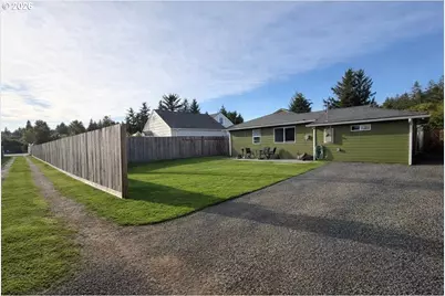 2136 Greenwood Ave, Reedsport, OR 97467 - Photo 2