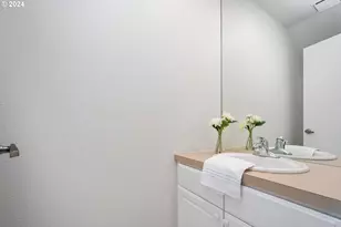 178 N Hayden Bay Dr, Portland, OR 97217 - Photo 12